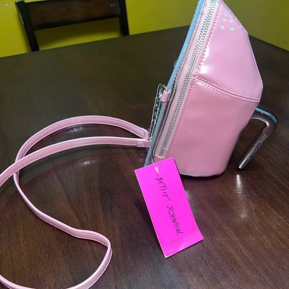 Betsey Johnson Kitch Iron bag NWT Pink Patent Crossbody Bag with Silver Chain - Picture 3 of 9